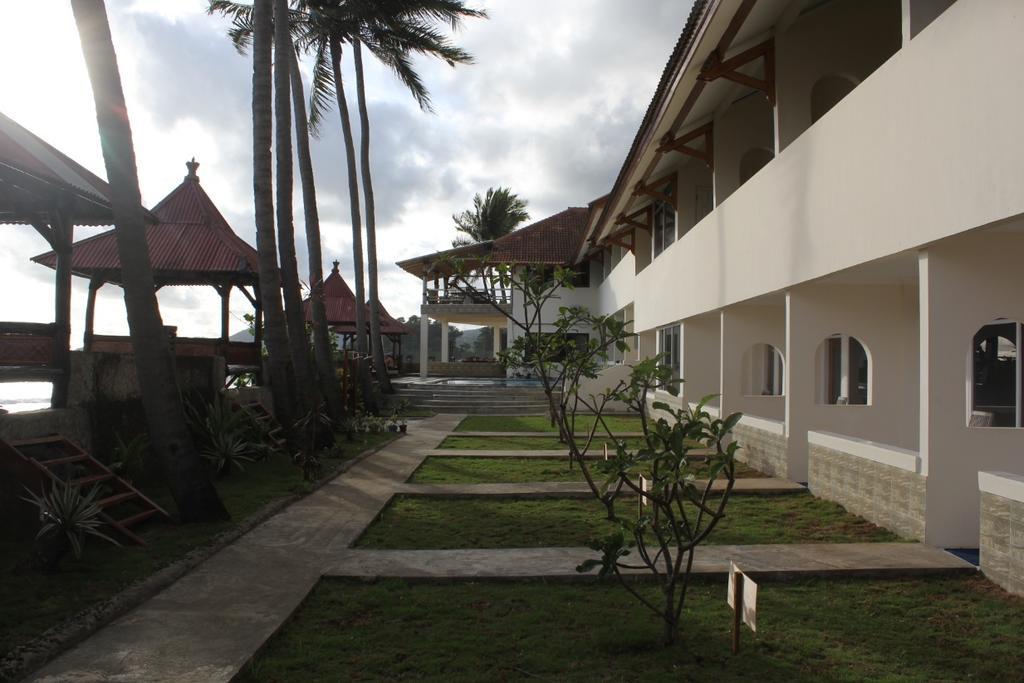 Hotel 77 Sunset Plaza Cisolok Exterior foto