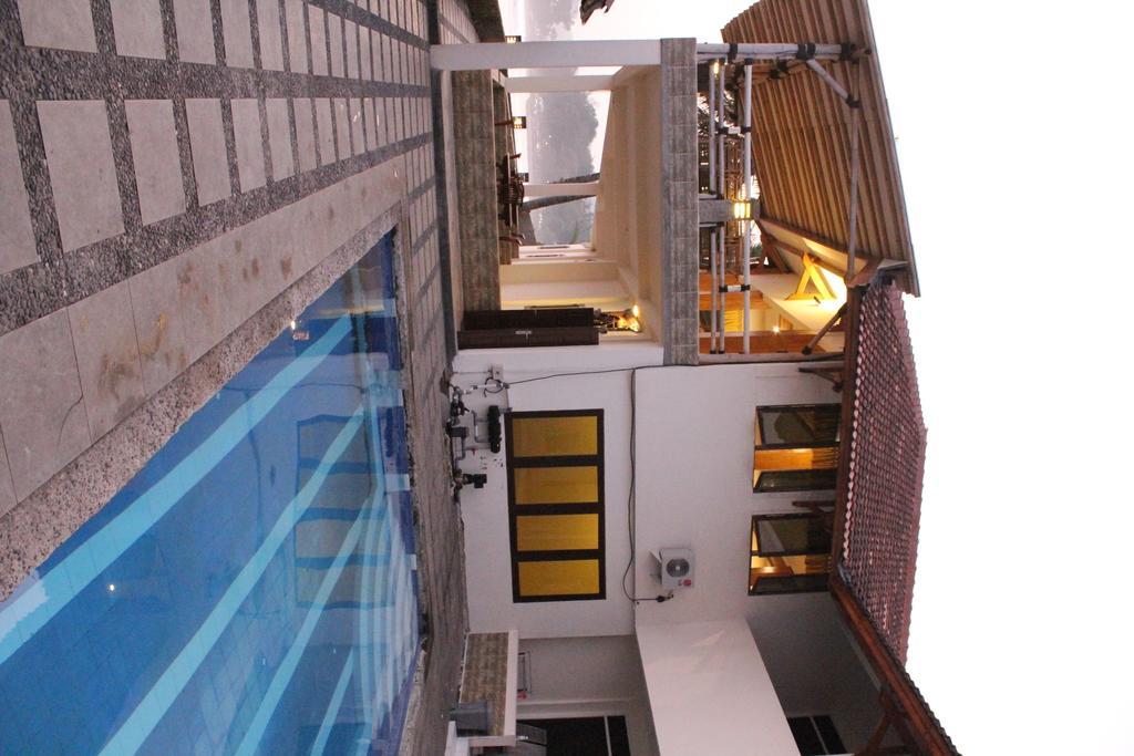 Hotel 77 Sunset Plaza Cisolok Exterior foto