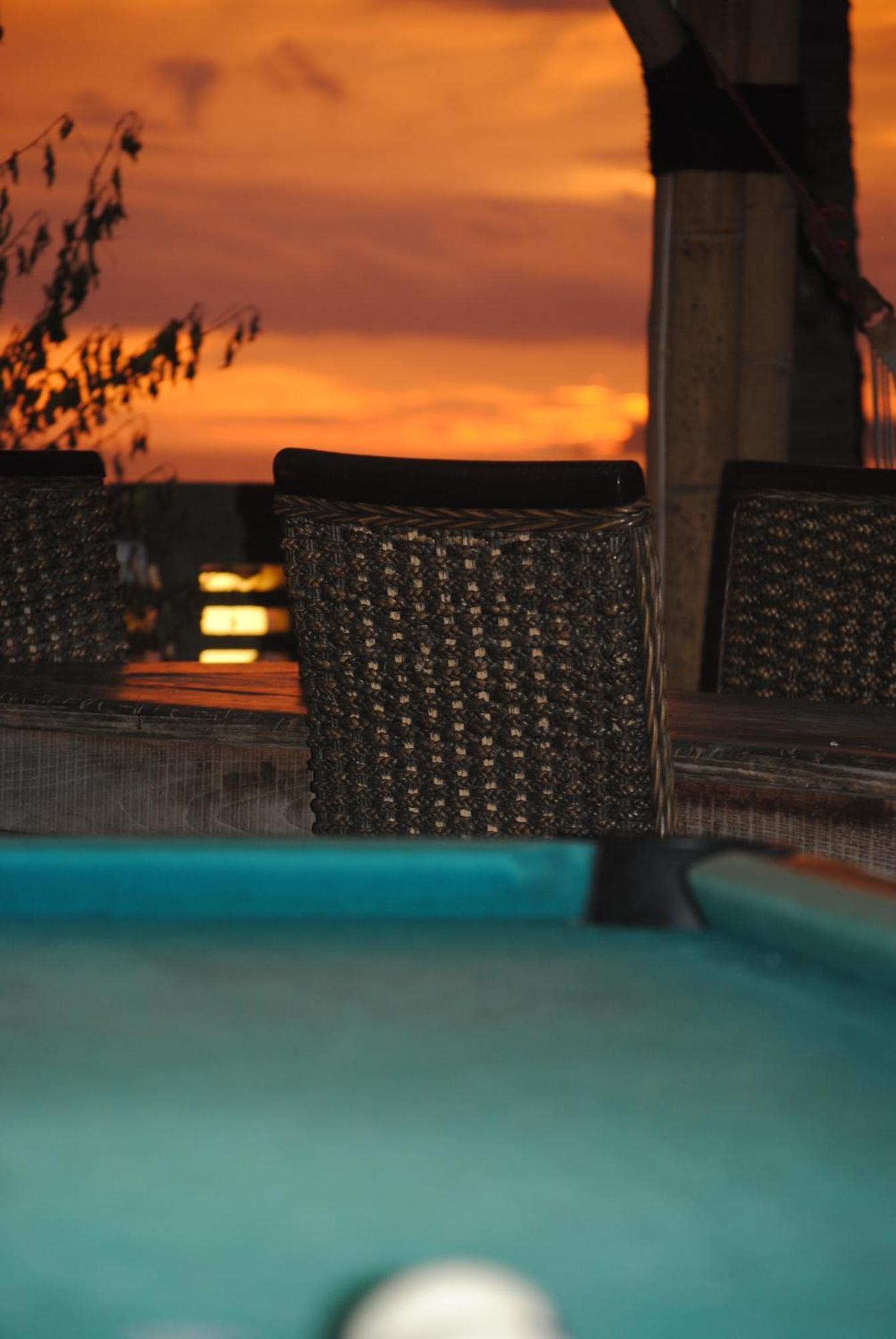 Hotel 77 Sunset Plaza Cisolok Exterior foto