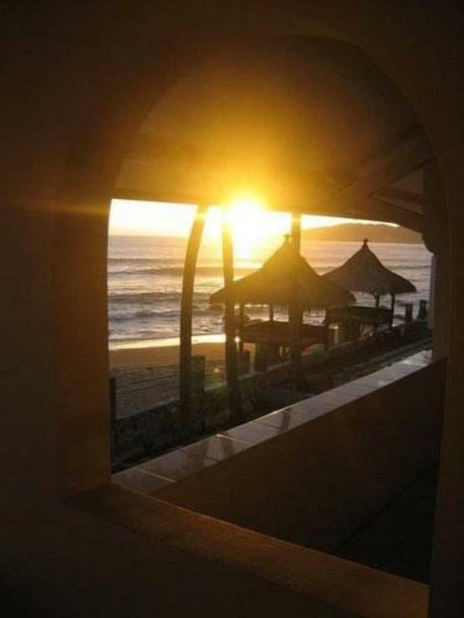 Hotel 77 Sunset Plaza Cisolok Exterior foto